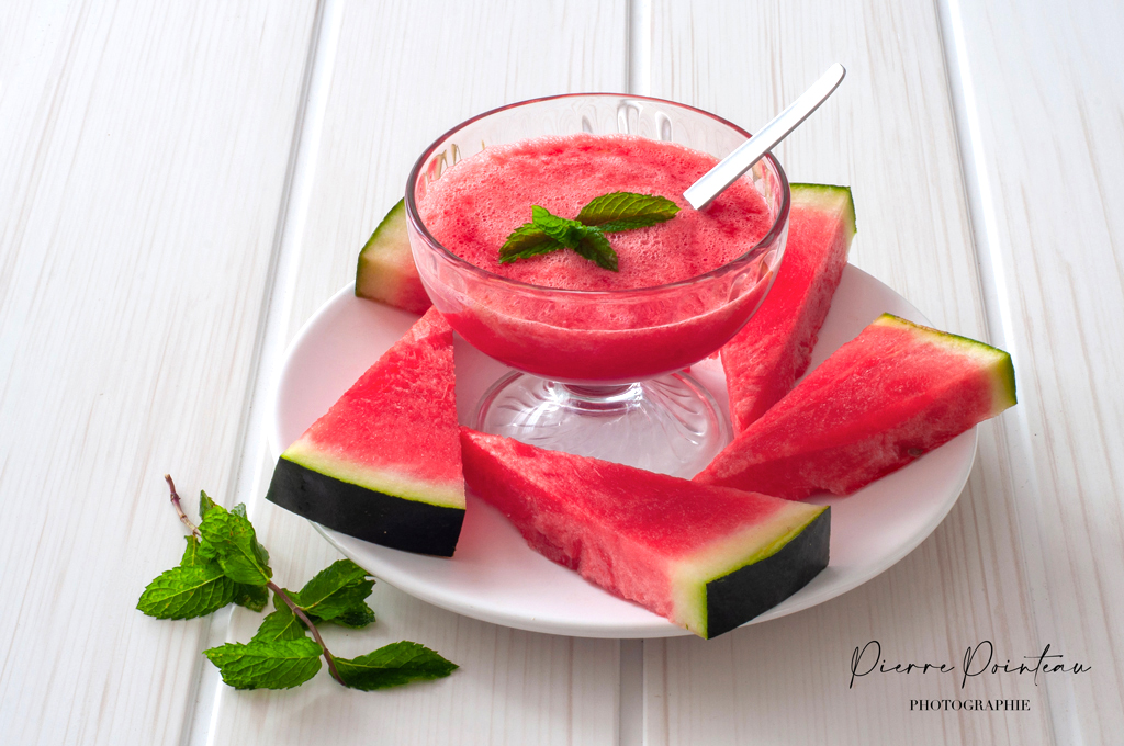Photographie d'un gaspacho de pastèque, par Pierre Pointeau, photographe culinaire